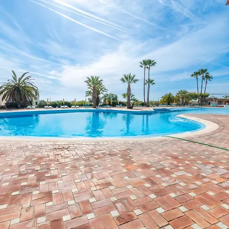 Antigo Golden 1bdr W Beach & Pool Access Included Apartment *