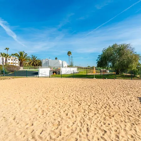 Apartment Antigo Golden 1bdr W Beach & Pool Access Included